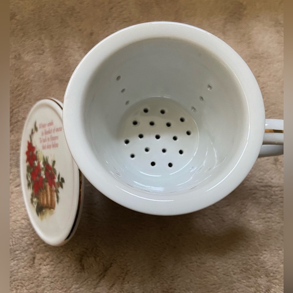 NIB Tea Mug with infuser and lid. Winter themed. - Picture 6 of 8
